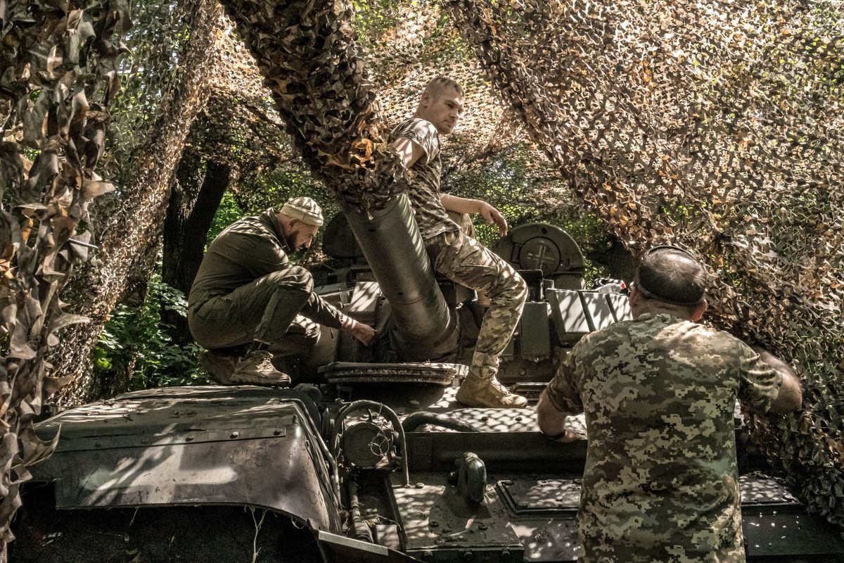 Ukrainian soldiers of the 3rd Tank Brigade perform maintenance on a T-90 tank at a position close to the border with Russia, in the Kharkiv region of Ukraine on Friday, July 7, 2023. The United States agreed on Friday to provide Ukraine with cluster munitions, the controversial and widely banned weapons that can often cause indiscriminate harm to civilians, especially children, long after the fighting ends. (Mauricio Lima/The New York Times) (MAURICIO LIMA)