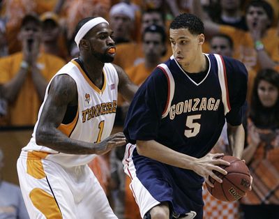 Austin Daye, being guarded by Tyler Smith during Gonzaga’s win over Tennessee, is looking forward to some California sun. (Associated Press / The Spokesman-Review)