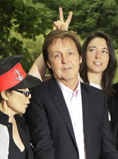 ORG XMIT: LMD101 **  RETRANSMISSION FOR ALTERNATE CROP  **  Paul McCartney, center, poses for photographs with his daughter Mary, top, right,  gesturing behind his head, and Yoko Ono, left, to launch a new food campaign entitled 'Meat Free Monday' in London, Monday June 15, 2009.  The campaign encourages people to try and help slow climate change by having one meat free day a week.  (AP Photo/Matt Dunham) (Matt Dunham / The Spokesman-Review)