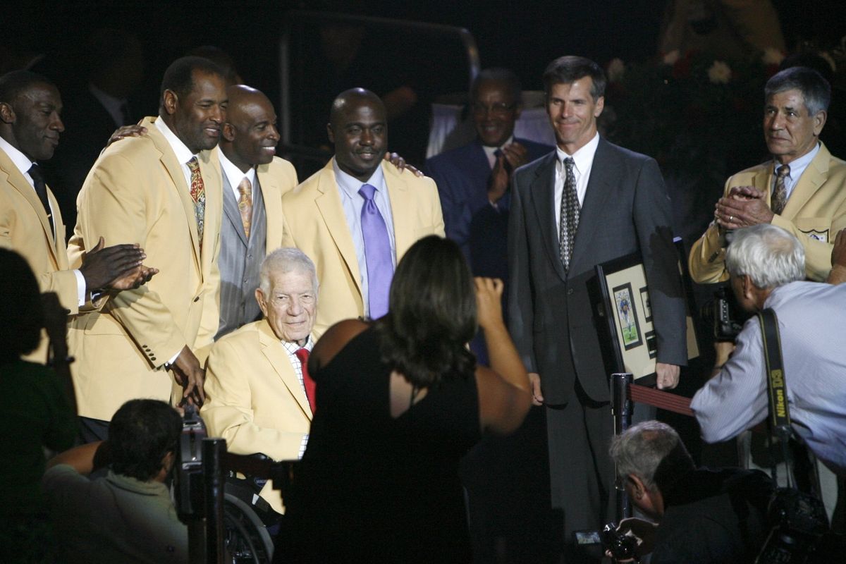 Pro Football’s Hall of Fame Class of 2011 poses for photos during Saturday’s inductees’ dinner at Canton, Ohio. (Associated Press)