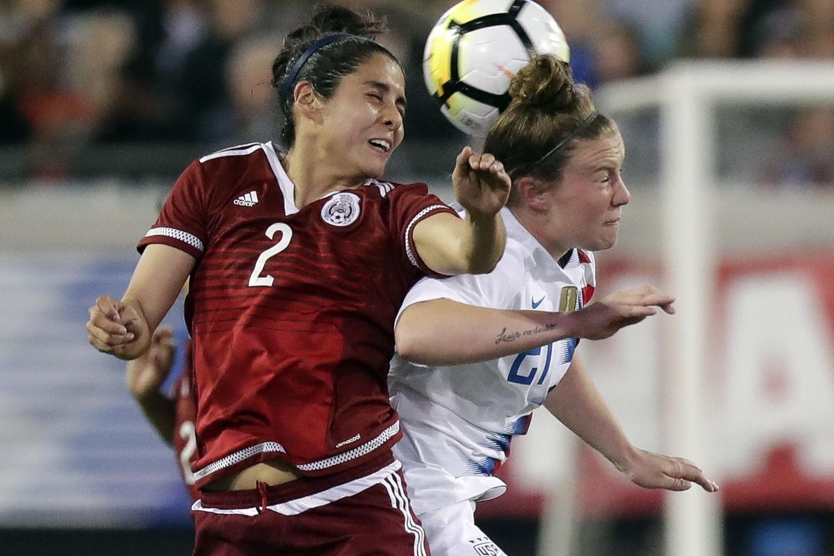 Mexico’s Kenti Robles (2) and United States’ Savannah McCaskill battle for a header during the second half of an international friendly soccer match Thursday, April 5, 2018, in Jacksonville, Fla. (John Raoux / Associated Press)