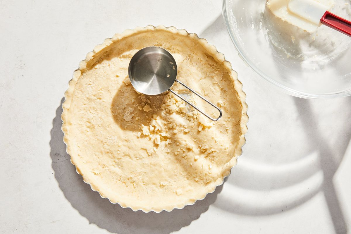 This shortbread crust and an easy lemon curd filling make this pastry stunning.  (LINDA XIAO/New York Times)