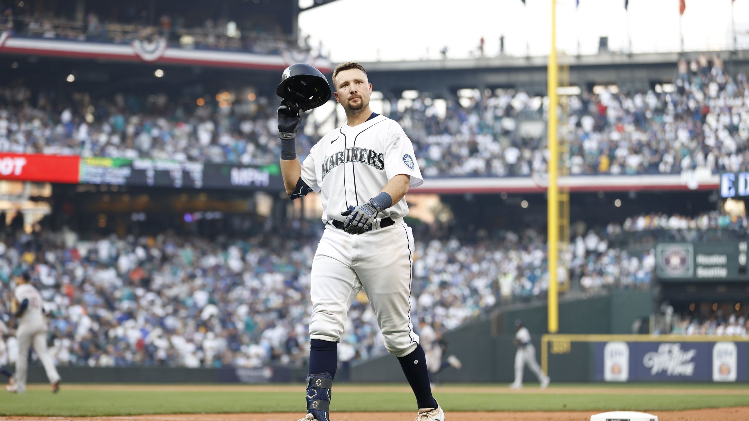 Cal Raleigh implores Mariners to get better, show commitment to