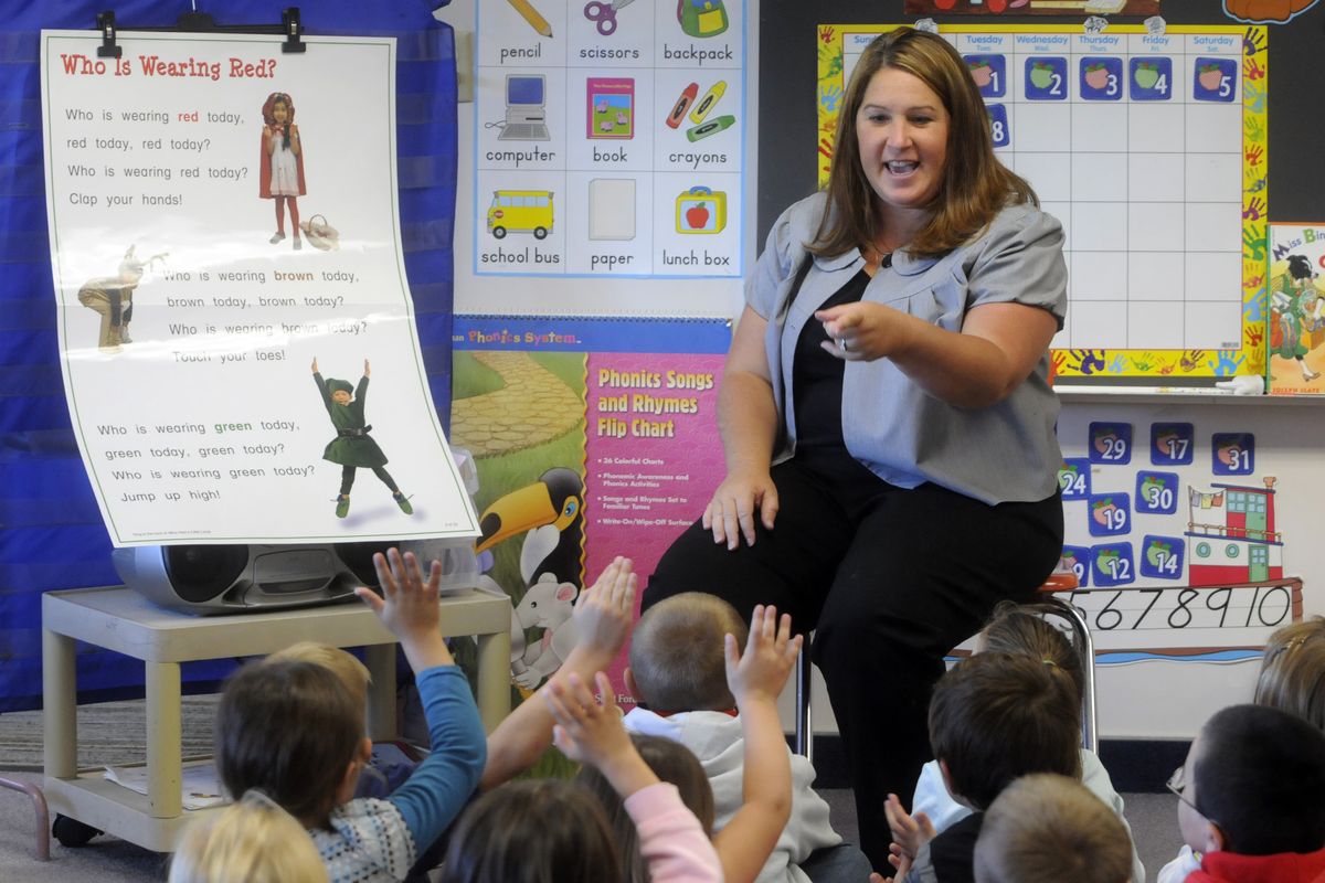 Trentwood Elementary kindergarten teacher Shaunda Paske asks her class what colors they are wearing Tuesday.  This is her first year of teaching an all-day class.bartr@spokesman.com (J. BART RAYNIAK / The Spokesman-Review)
