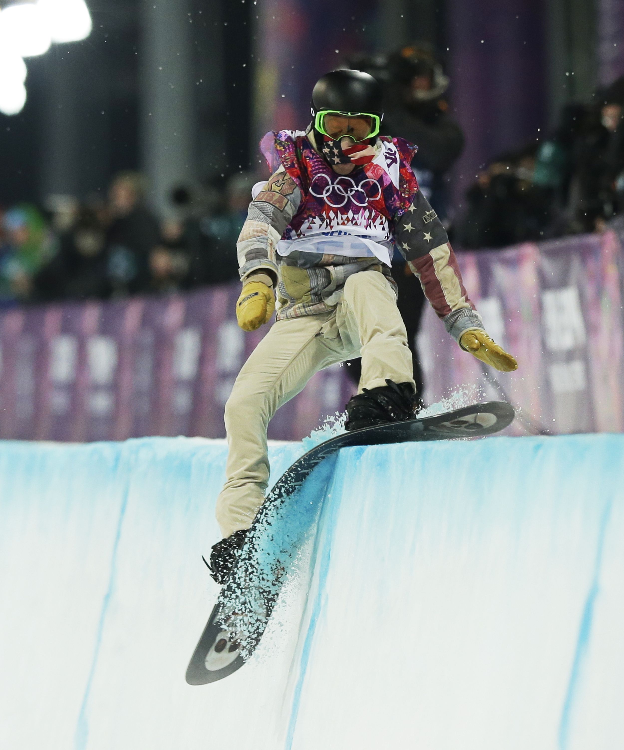 Shaun White grabs Snowboard Halfpipe Gold on his very last run