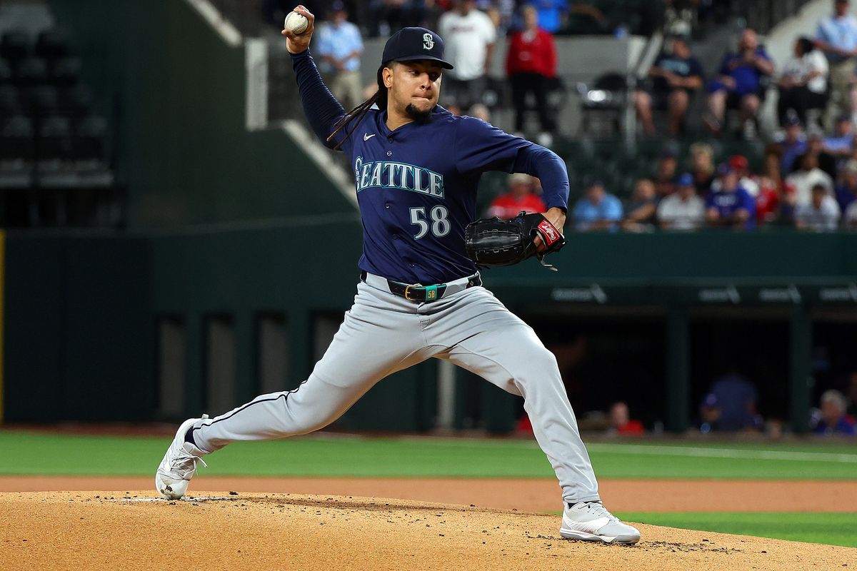 Seattle starter Luis Castillo, who picked up his second win, pitches in the first inning against the Texas Rangers at Globe Life Field on Thursday in Arlington, Texas.  (Getty Images)