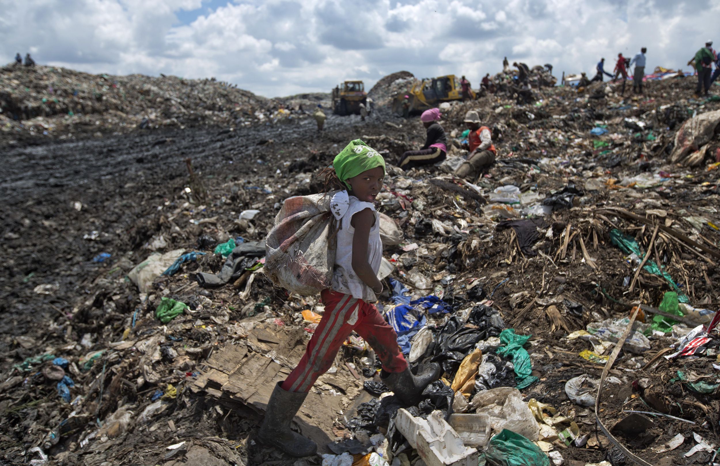 Kenya becomes latest African nation to ban plastic bags | The Spokesman ...