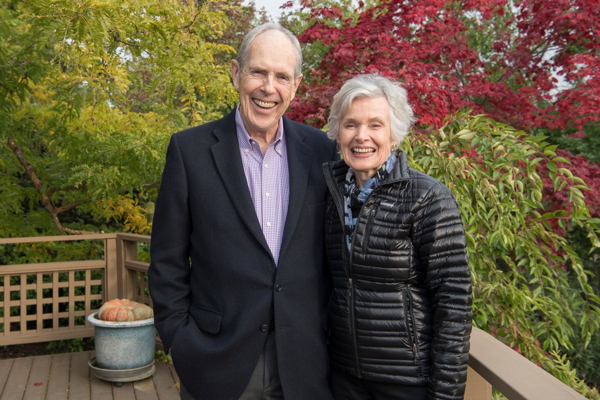 Mari Clack, photographed with her husband David in 2017, died Saturday at 98. She is remembered for her philanthropy, particularly with Public Radio, Planned Parenthood and the YWCA. (JESSE TINSLEY)
