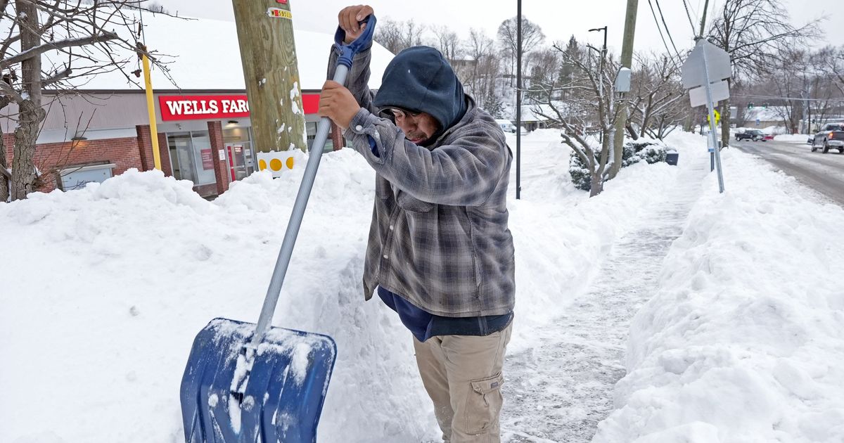Winter storms in U.S.kill more than 150 in just over a month