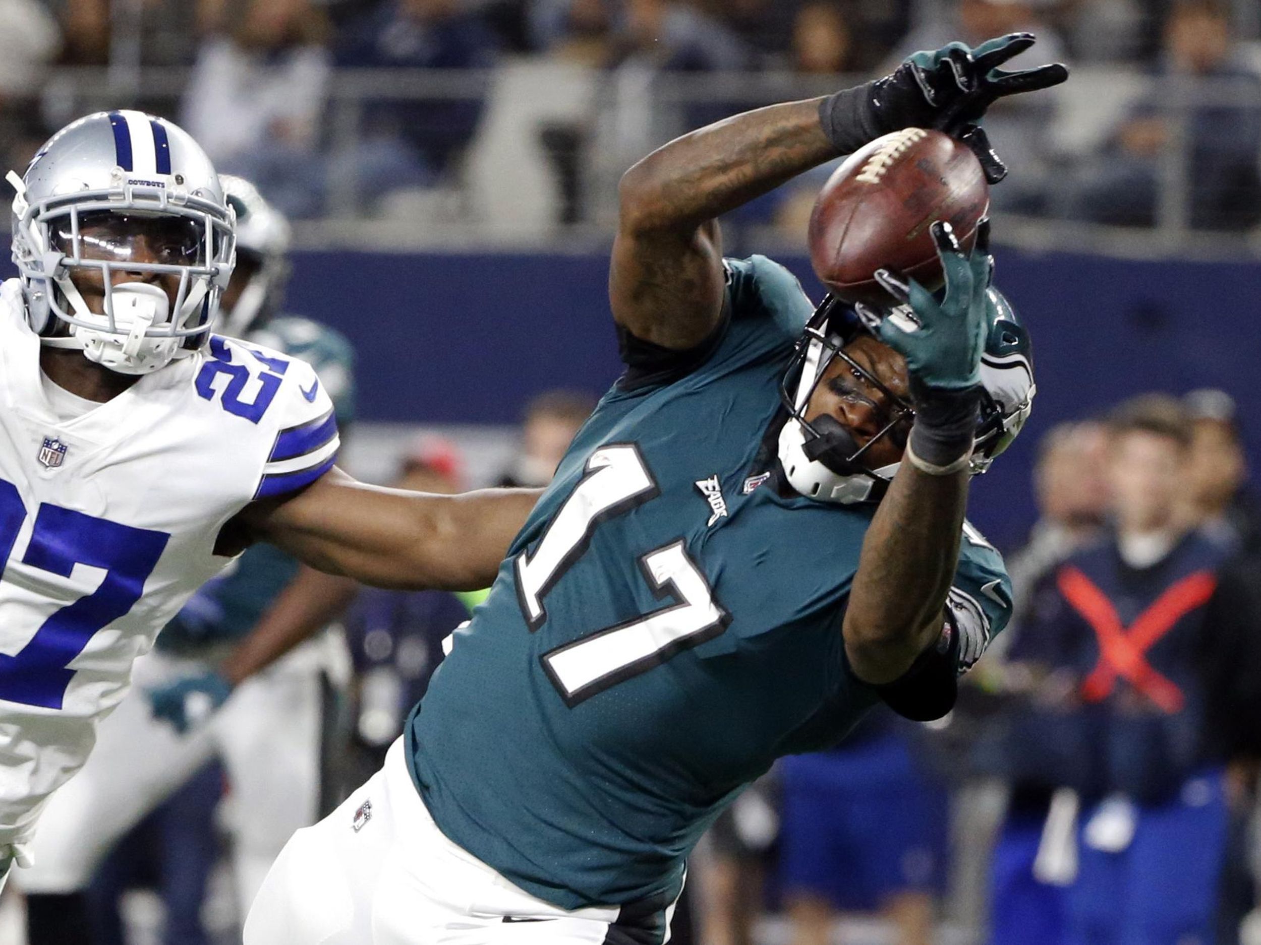 Wentz, Eagles roll over Cowboys 37-9 after losing kicker – thereporteronline