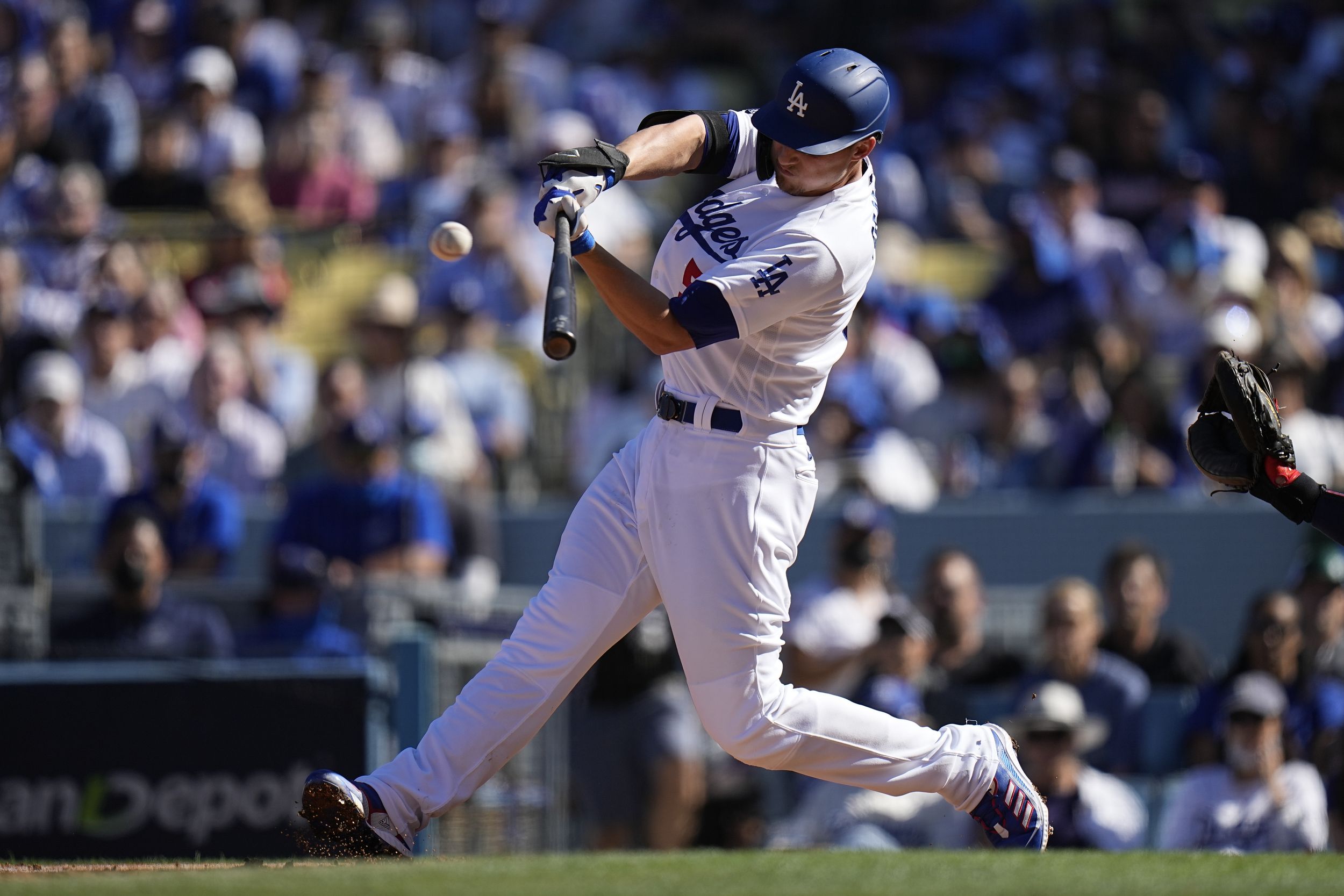 Chris Taylor, Cody Bellinger, Mookie Betts, Outfield Rituals