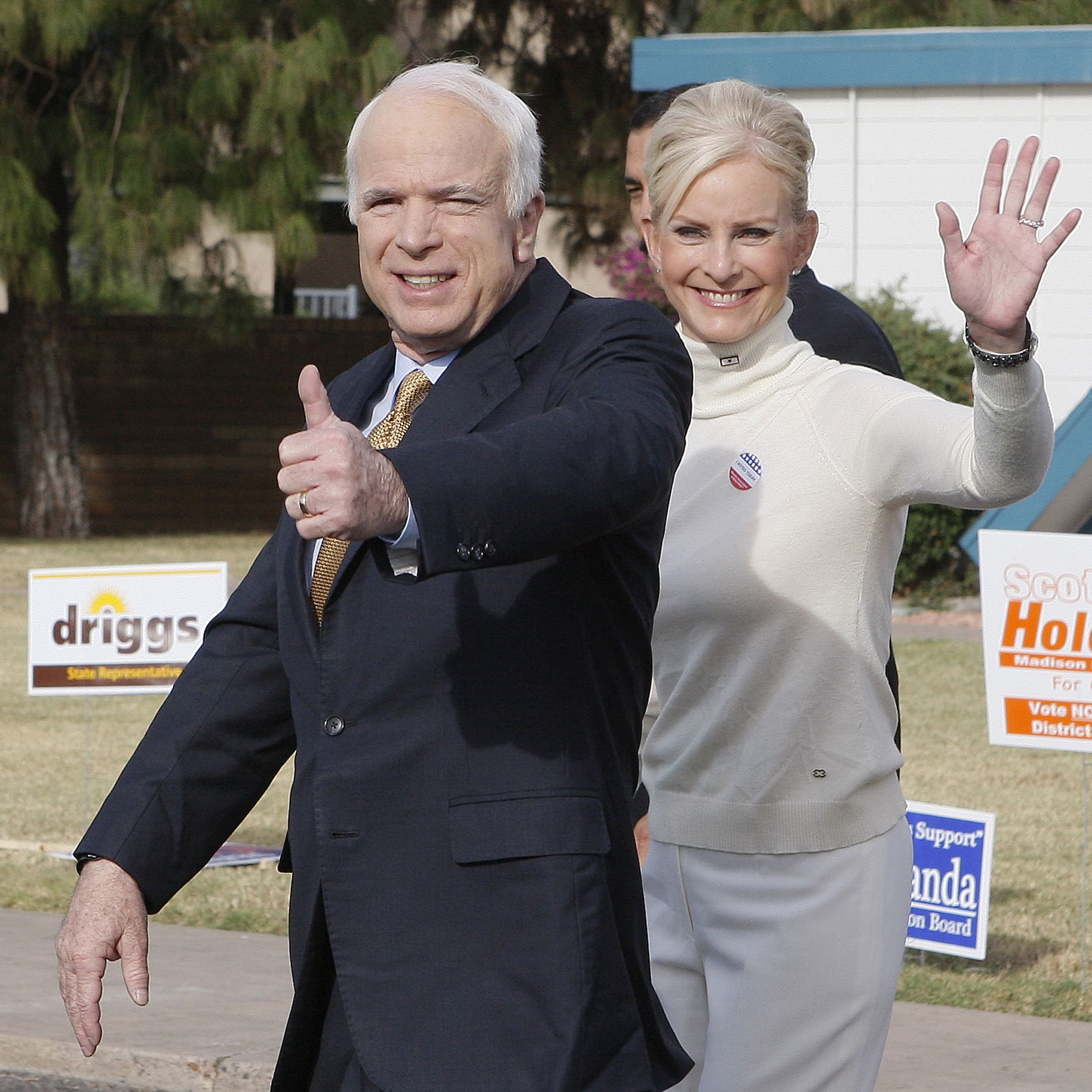 McCain stands behind much-criticized Palin
