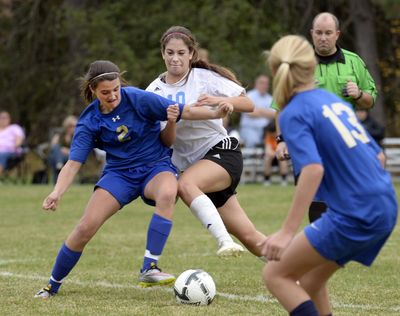 Deer Parks’ Julie Molina (2), left, battles Freeman’s Alisa Miller (10) for the ball in midfield while Jessie Thomas (13) of Deer Park watches Tuesday on the field at Freeman Middle School. JESSE TINSLEY jesset@spokesman.com (Jesse Tinsley / The Spokesman-Review)