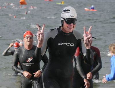 Pediatrician Lauren Kearney, 43 of Carlsbad, Ca, flashes the victory sign as she completes her first swim lap at the Coeur d'Alene Ironman, June 21, 2009.   DAN PELLE danp@spokesman.com (Dan Pelle / The Spokesman-Review)