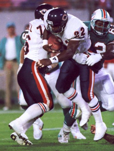 Chicago safety Dave Duerson (22), shown intercepting a pass in a game against Miami, won a Super Bowl with the Bears in 1985. (Associated Press)