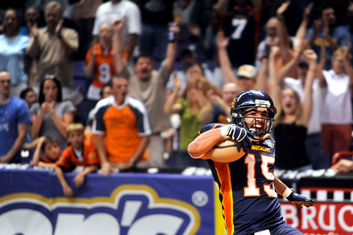 Spokane’s Raul Vijil wears a grin as he scampers into the end zone with just seconds left in the first half on July 11, 2009, at the Spokane Arena.  (JESSE TINSLEY)