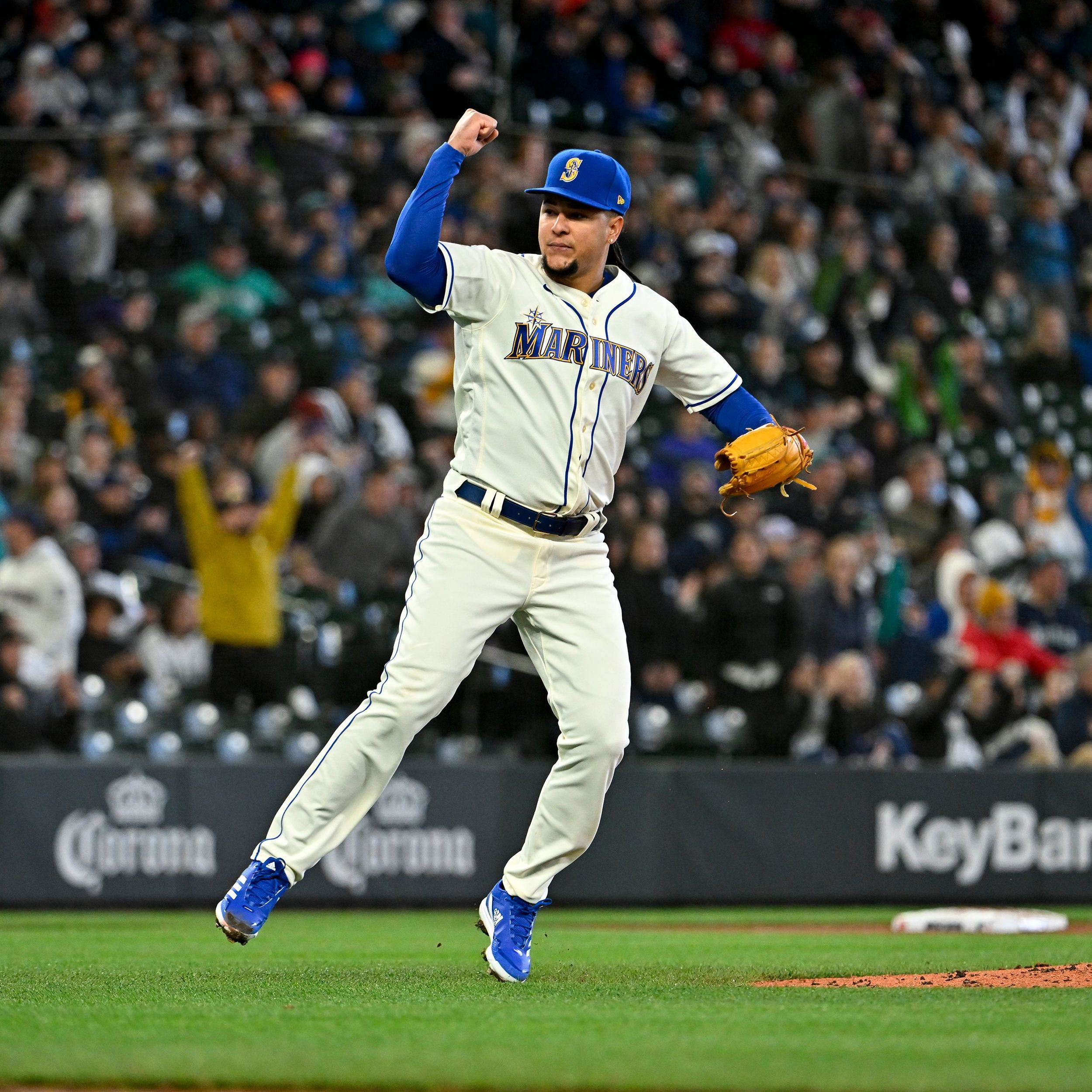 Luis Castillo, Jarred Kelenic send Mariners past Athletics