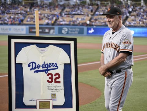 Dodgers fete Giants manager Bruce Bochy in final visit to LA