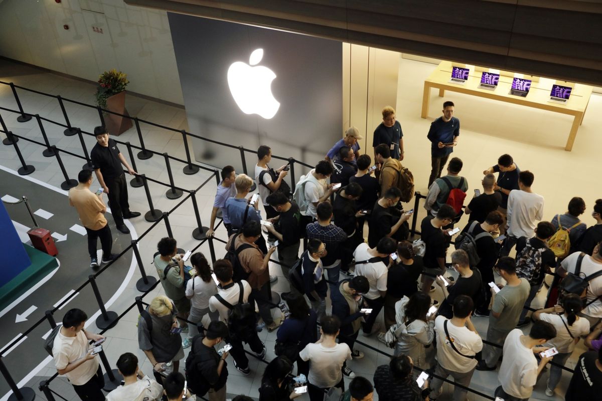 Customers gather outside an Apple Inc. store ahead of its opening hours during the first day of sale of the iPhone 15 smartphone in Shanghai, China, on Friday.  (Bloomberg)