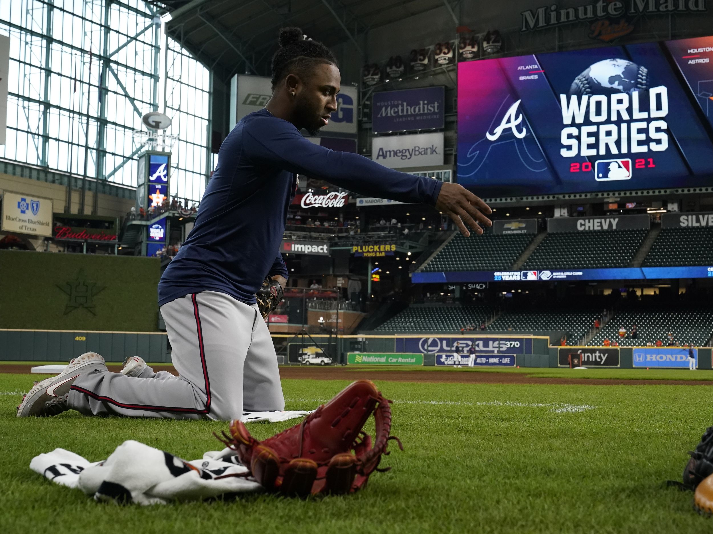Atlanta Braves Pitcher Charlie Morton Breaks Leg During World Series