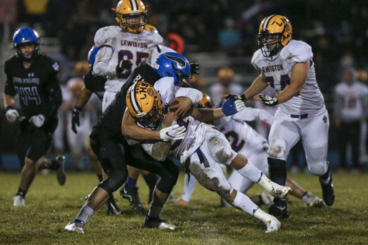 Coeur d’Alene defensive end Cameren Cope wrestles Lewiston’s Cruz Hepburn to the ground during the Vikings’ 38-7 home win Friday.  (Cheryl Nichols/For The Spokesman-Review)
