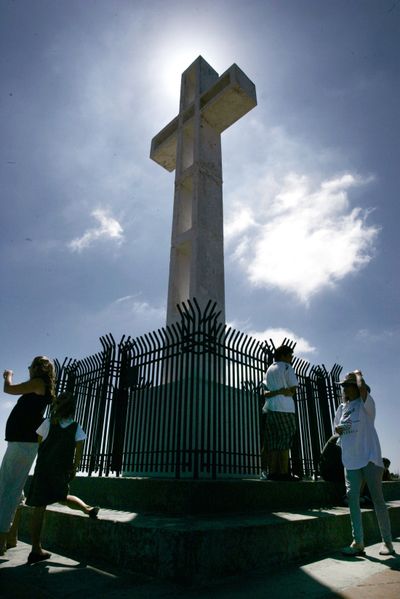 The Obama administration is asking the Supreme Court to allow the 43-foot-tall cross to stay atop Mount Soledad near San Diego. (File)