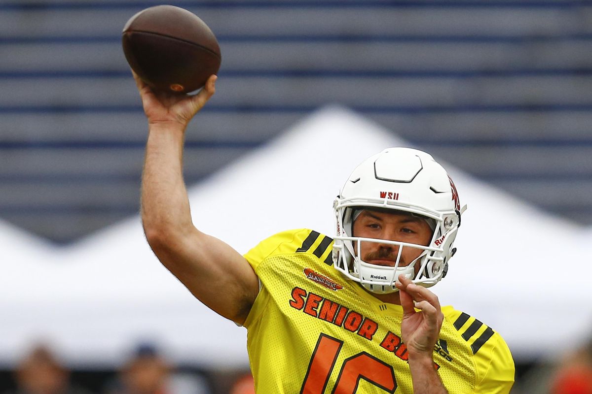 South quarterback Gardner Minshew II of Washington State (16) throws a pass during practice for Saturday