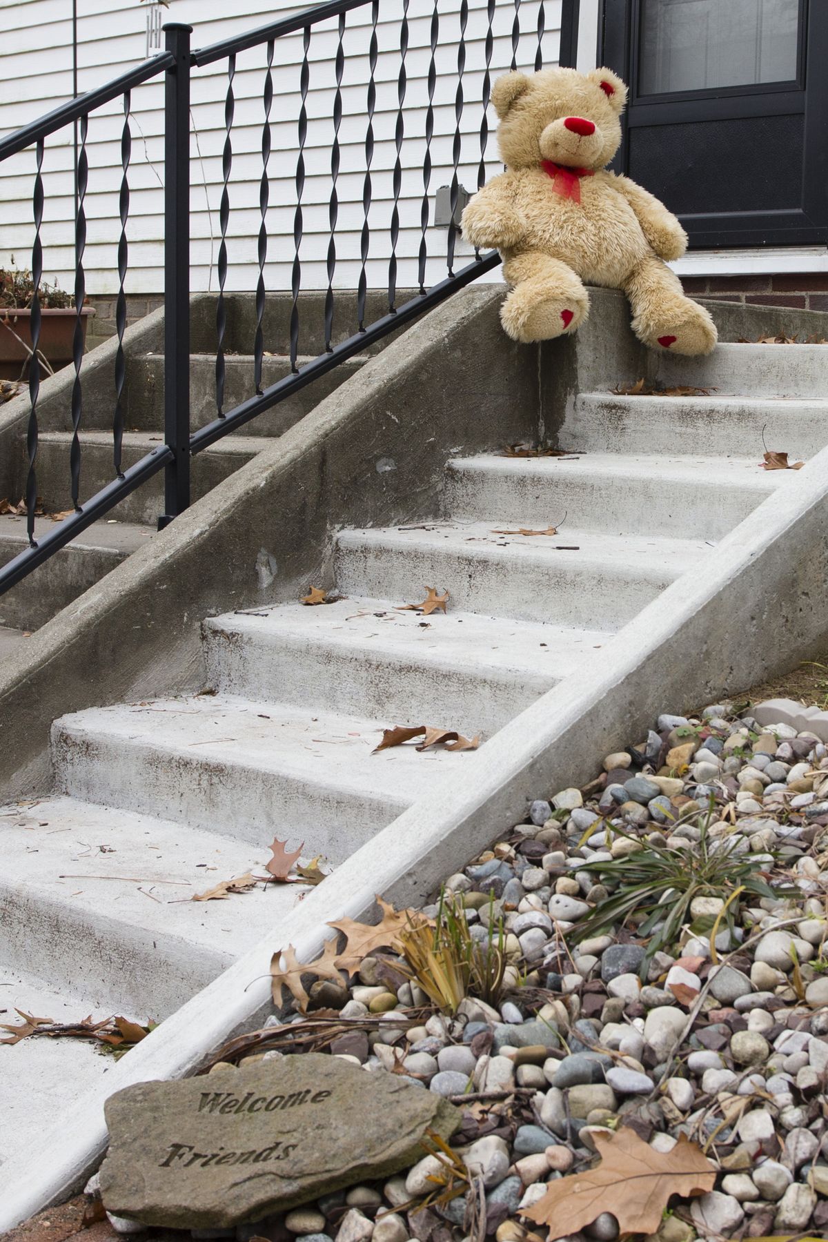 A lone teddy bear sits on the steps of the home where three children, their uncle, and their grandmother were found dead inside a garage Monday in what appears to be a murder-suicide amid a custody dispute in Toledo, Ohio, Tuesday, Nov. 13, 2012. (Rick Osentoski / Fr170444 Ap)