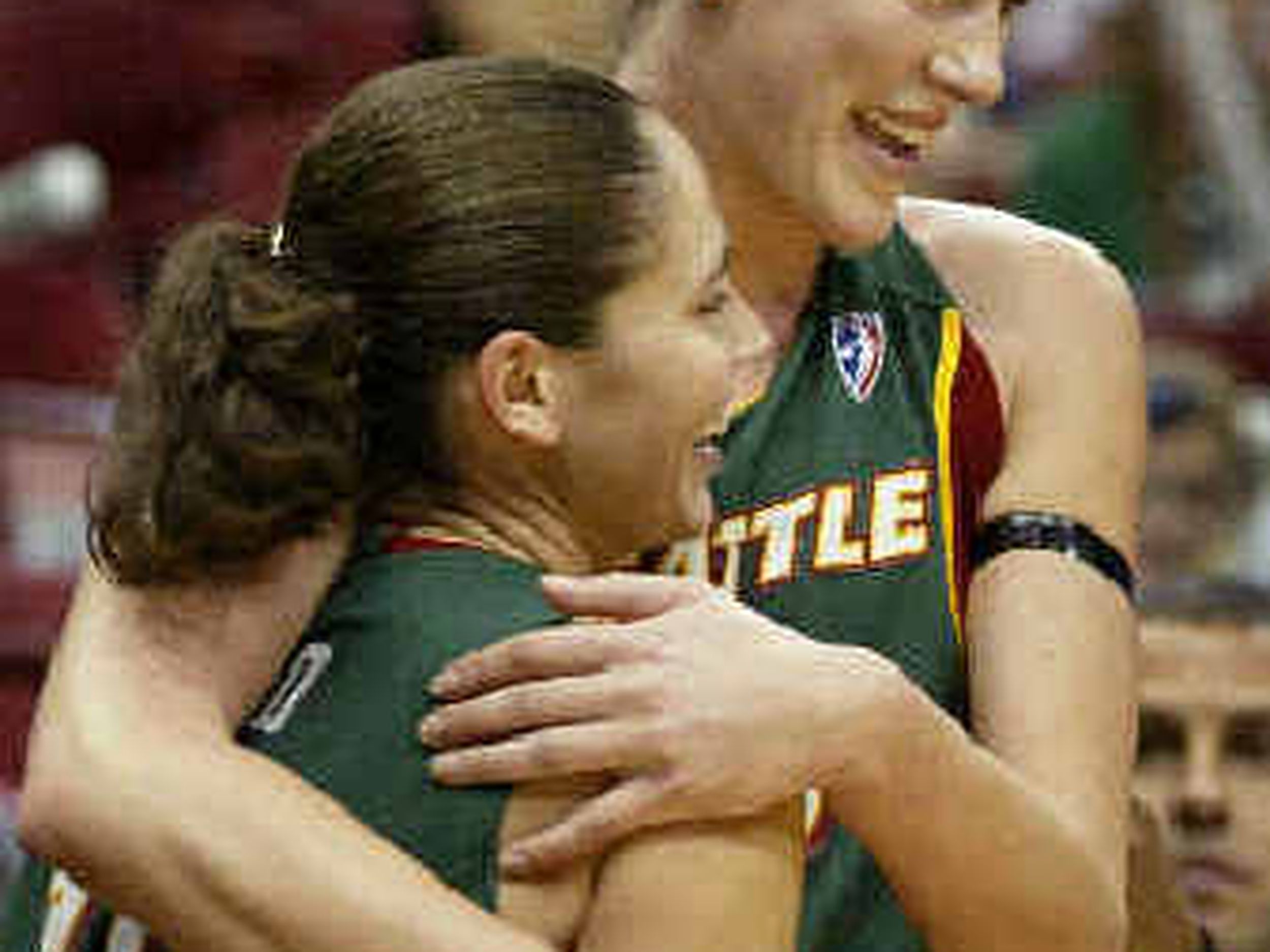 WNBA Sue Bird, L.Jackson & B.Lennox サイン Lauren Jackson/Sue Bird Highlights - YouTube