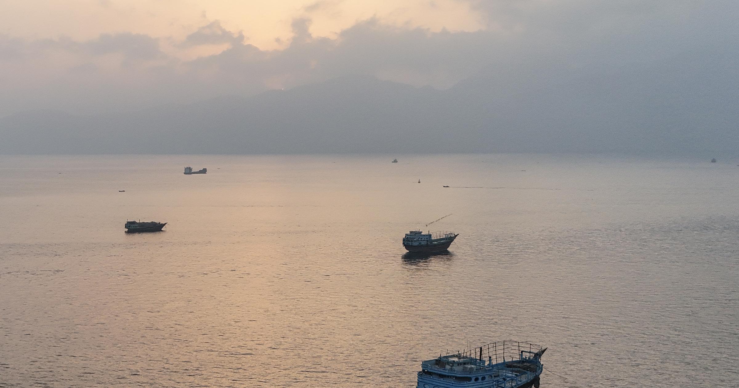 Amerikansk befälhavare: sex månaders högsta transporter genom Hormuz, hävdar att Iran exporterat noll fat