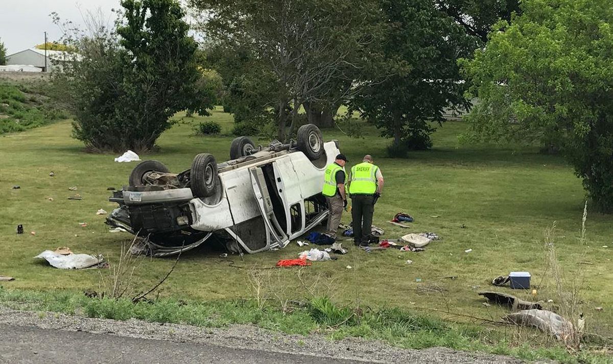 Van crash kills three, injures eight in Grant County The SpokesmanReview