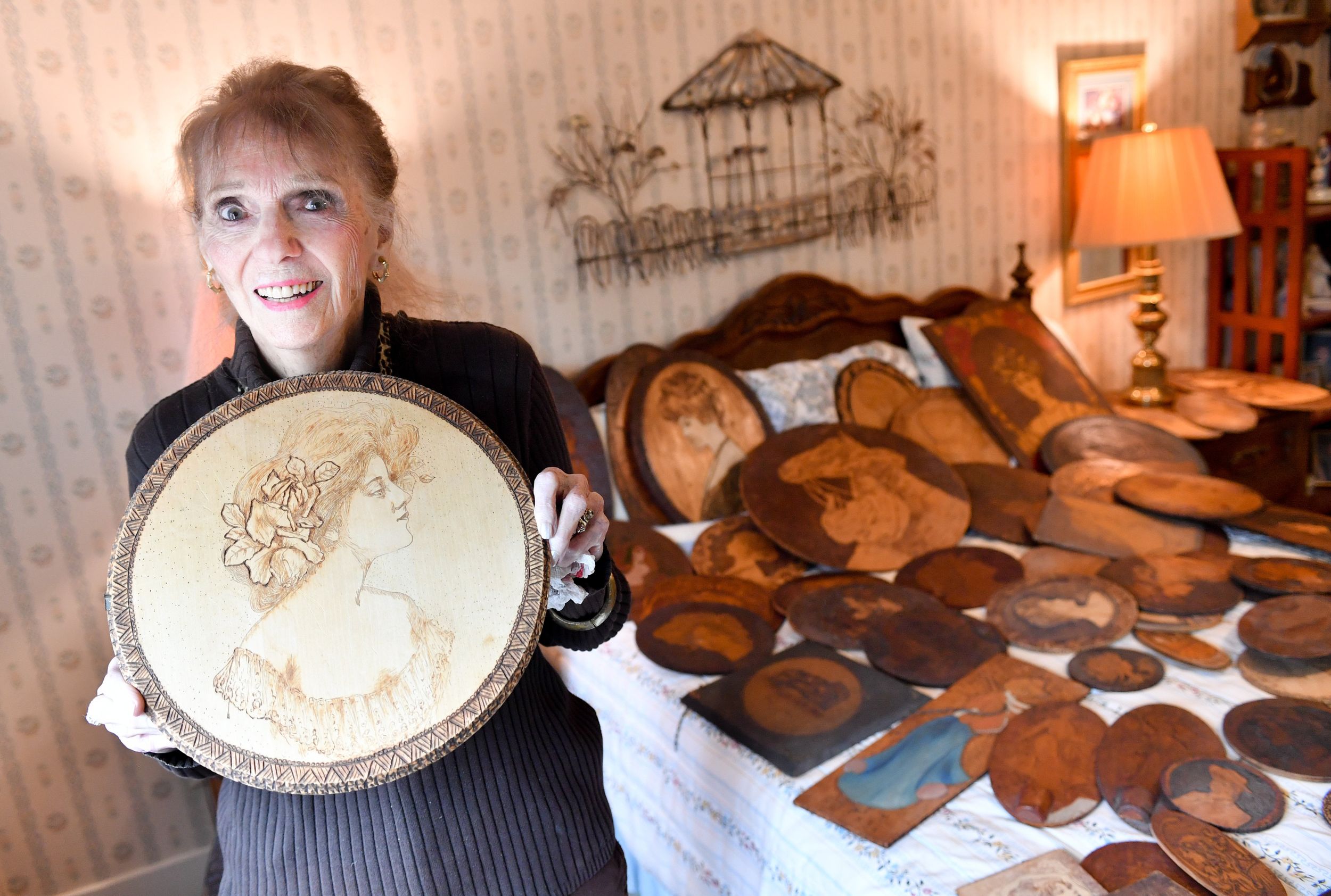 Art, Pyrography, Native American Profiles, Oval Plaque, Vintage, Early