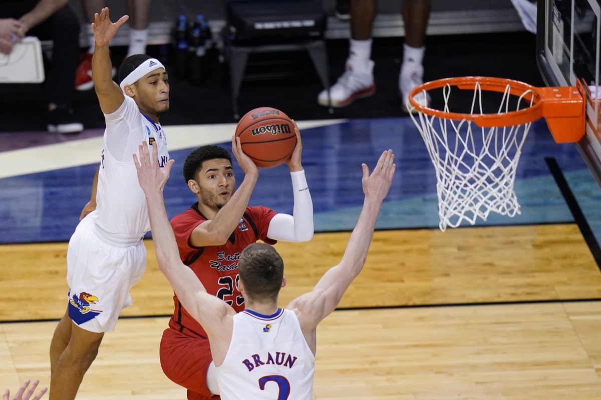 Here's a look at UW basketball's next opponent: The No. 2 Kansas Jayhawks