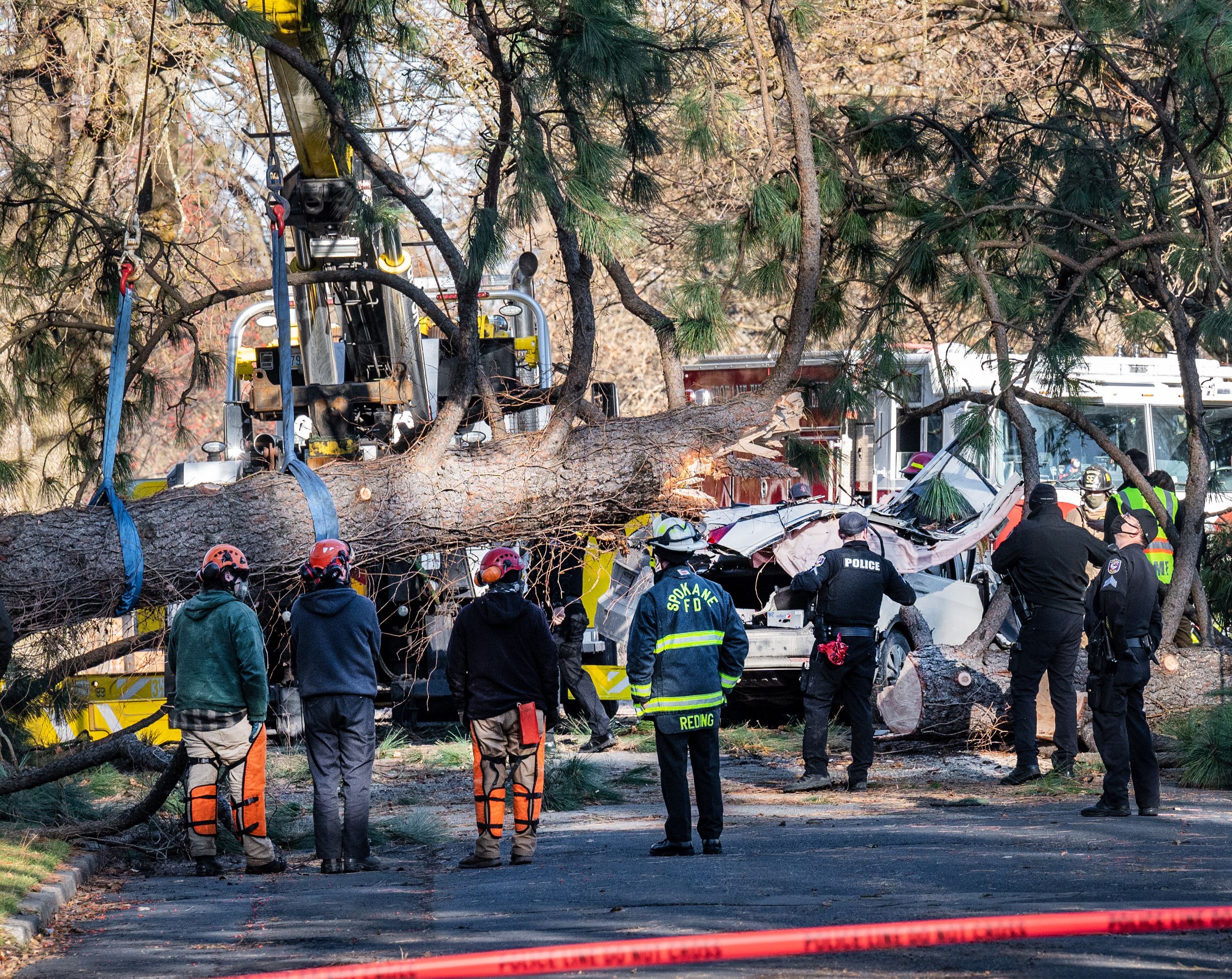 Wind knocks out power to at least 100,000 customers in Spokane area Wind knocks out power to at least 100,000 customers in Spokane area