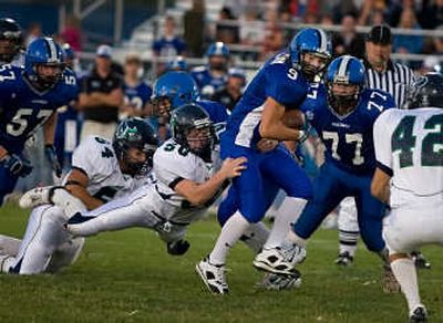 
Coeur d'Alene's Nate Clinton works for yardage in the first quarter of Friday's game at Coeur d'Alene.  Special to 
 (Bruce Twitchell Special to / The Spokesman-Review)