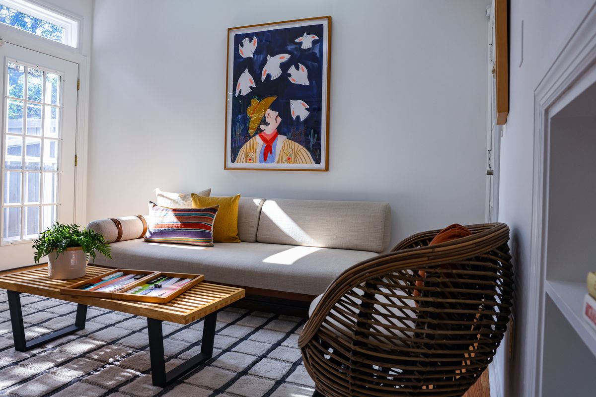 How Long Does It Take to Decorate a Living Room: Ultimate Guide