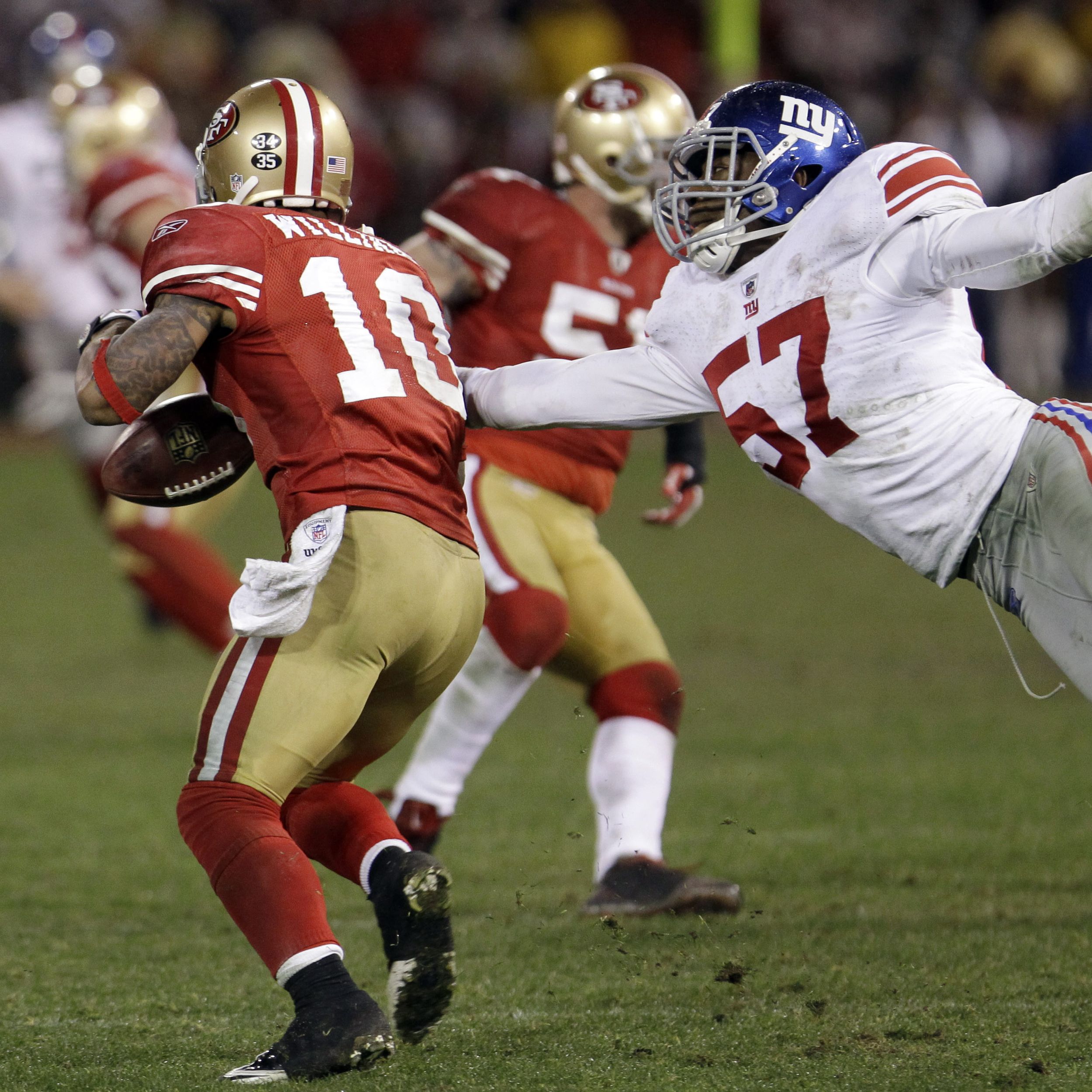 New York Giants Lawrence Tynes (9) kicks the game winning field goal from  the hold of Steve Weatherford against the San Francisco 49ers in the NFC  Championship at Candlestick Park in San