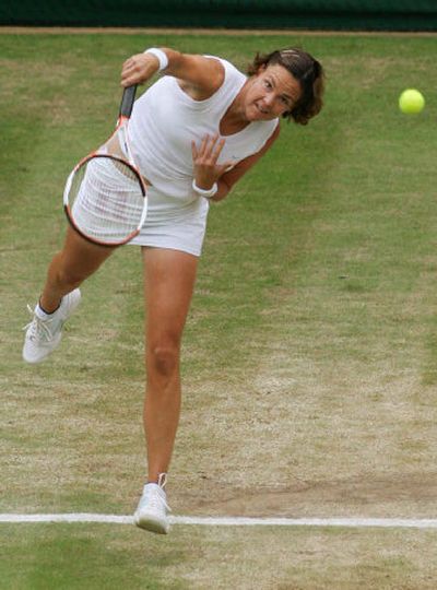 
Lindsay Davenport, here serving to Venus Williams at the Wimbledon final, has made two major final appearances in 2005. 
 (Associated Press / The Spokesman-Review)