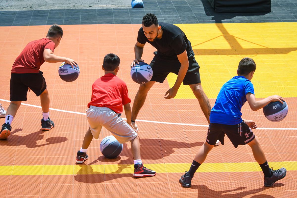 Former Gonzaga guard Nigel Williams-Goss instructs youngsters during a clinic at Hoopfest last Friday. (Dan Pelle / The Spokesman-Review)