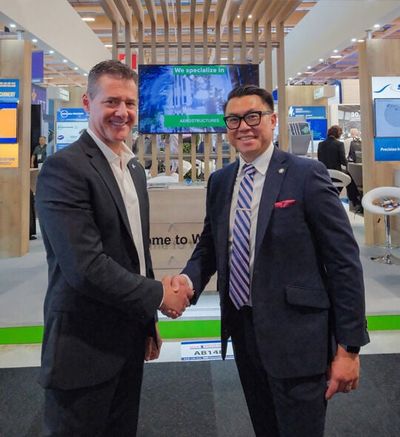 AMI Metals President Bernie Rees and Commerce Director Joe Nguyen celebrate AMI’s expanded footprint in Spokane Valley. (Courtesy of Washington Department of Commerce)