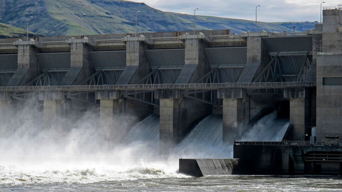 Water moves through a spillway of the Lower Granite Dam on the Snake River in 2018 near Almota, Wash., in Whitman County.  (Nicholas K. Geranios)