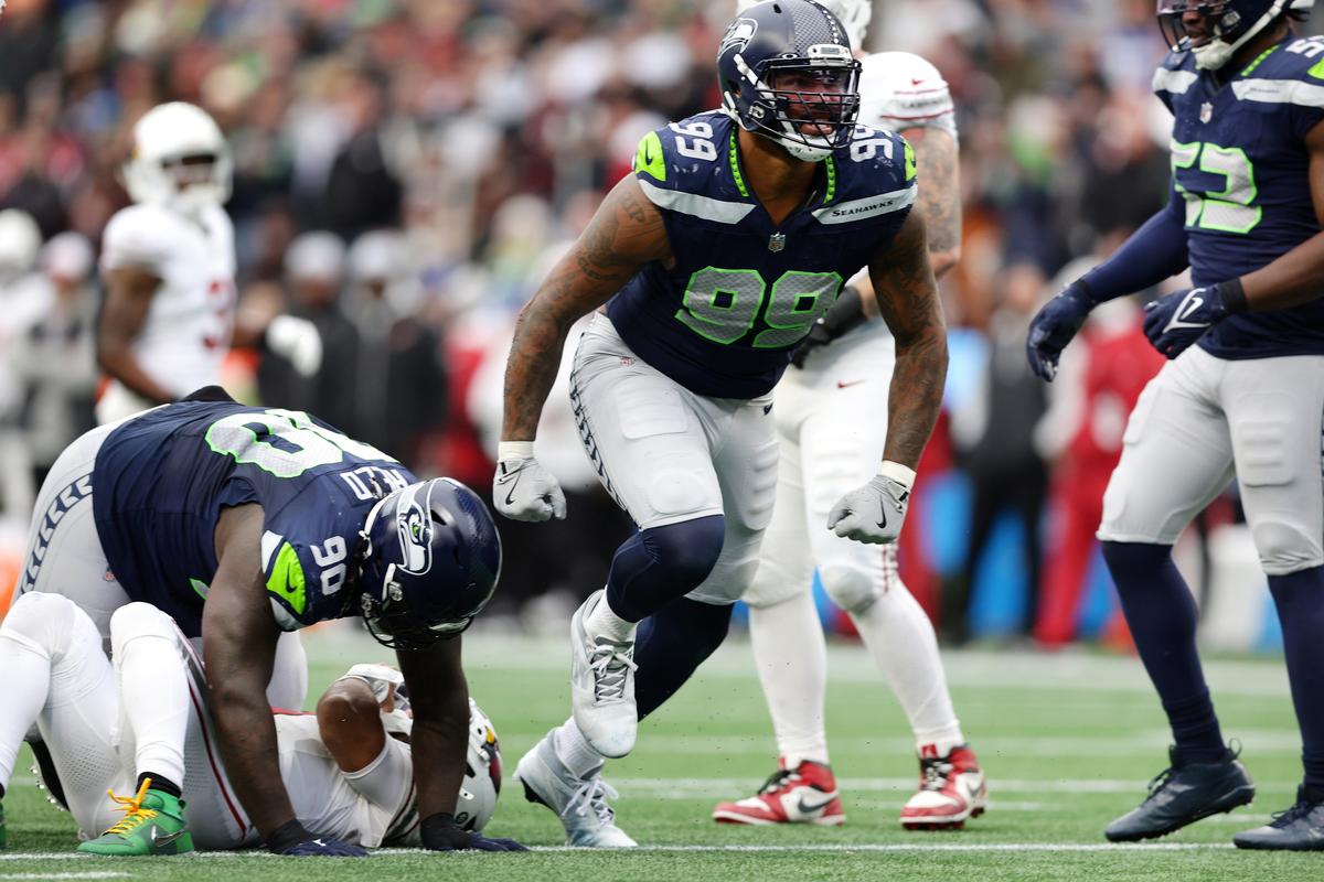 Seahawks muscle up on defense to beat Cardinals, grab share of NFC West ...