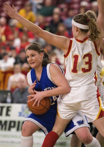 SJE’s Alyssa FitzGerald, right, defends Colton’s Courtney Druffel. (Associated Press / The Spokesman-Review)