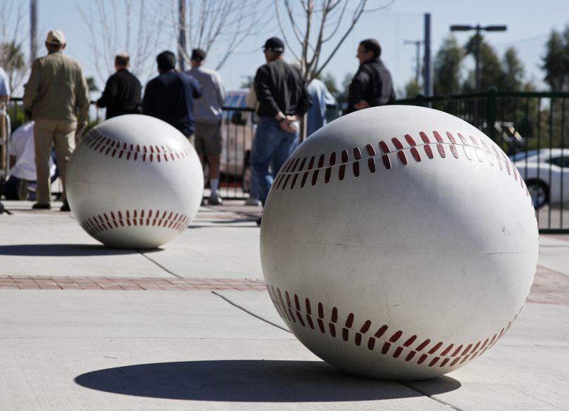 ORG XMIT: AZER108 Autograph seekers wait outside Scottsdale Stadium for the arrival of San Francisco Giants players at spring training baseball in Scottsdale, Ariz., Friday, Feb. 13, 2009. (AP Photo/Eric Risberg) (Eric Risberg / The Spokesman-Review)