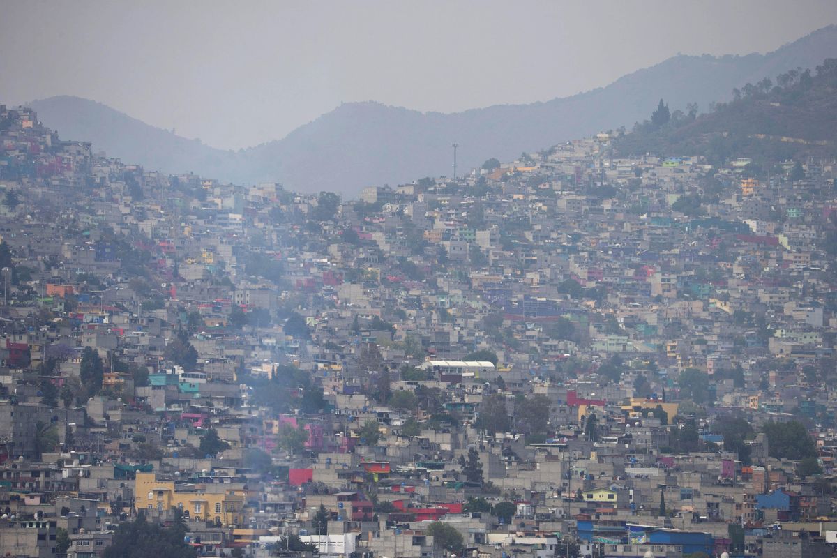 Smog hangs over a northern suburb of Mexico City on Thursday. An air pollution alert in greater Mexico City was extended to its fourth day, with authorities saying that despite slight improvements smog levels remained at almost 11/2 times acceptable limits in some areas. (Rebecca Blackwell / Associated Press)