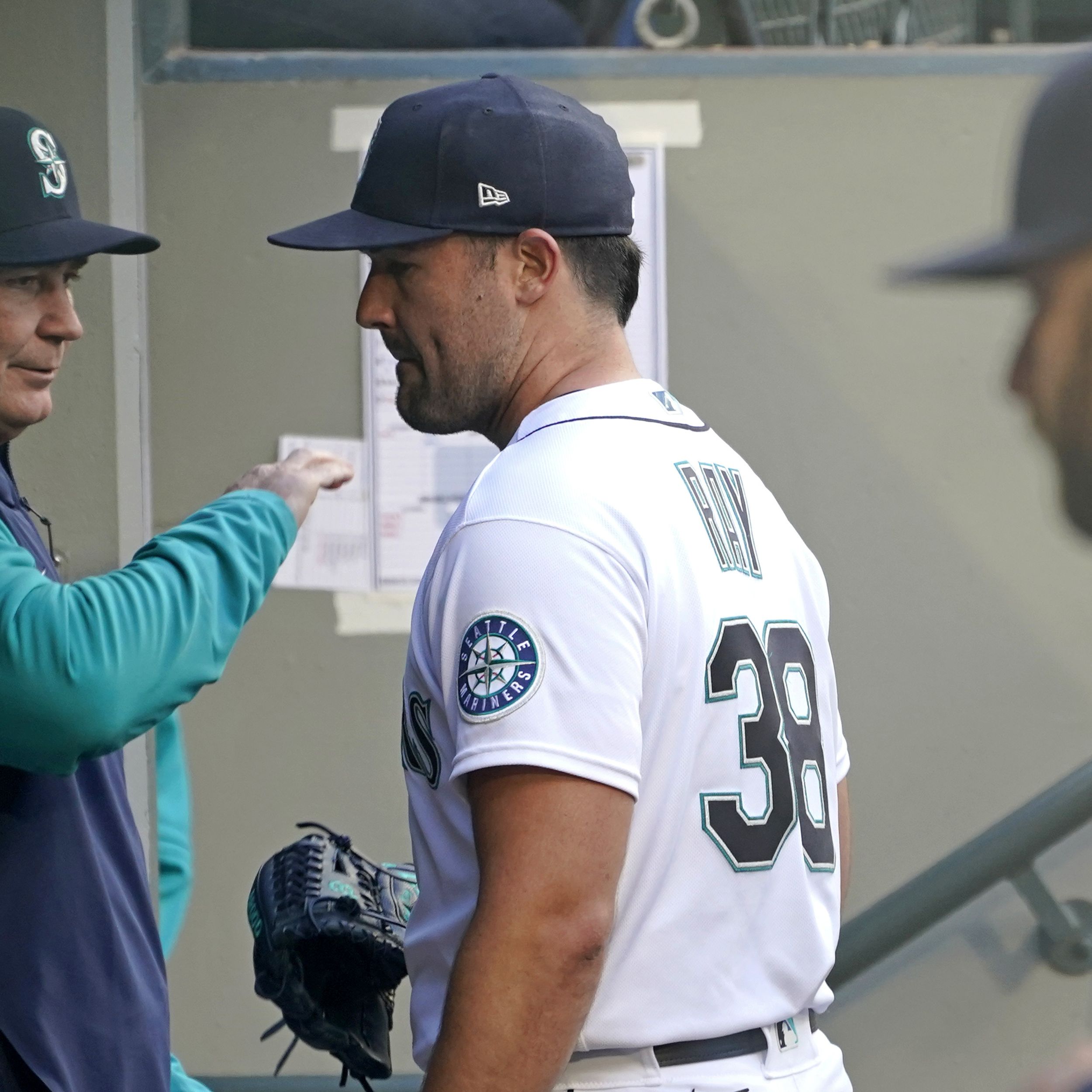 Seattle Mariners manager Scott Servais, bench coach Manny Acta