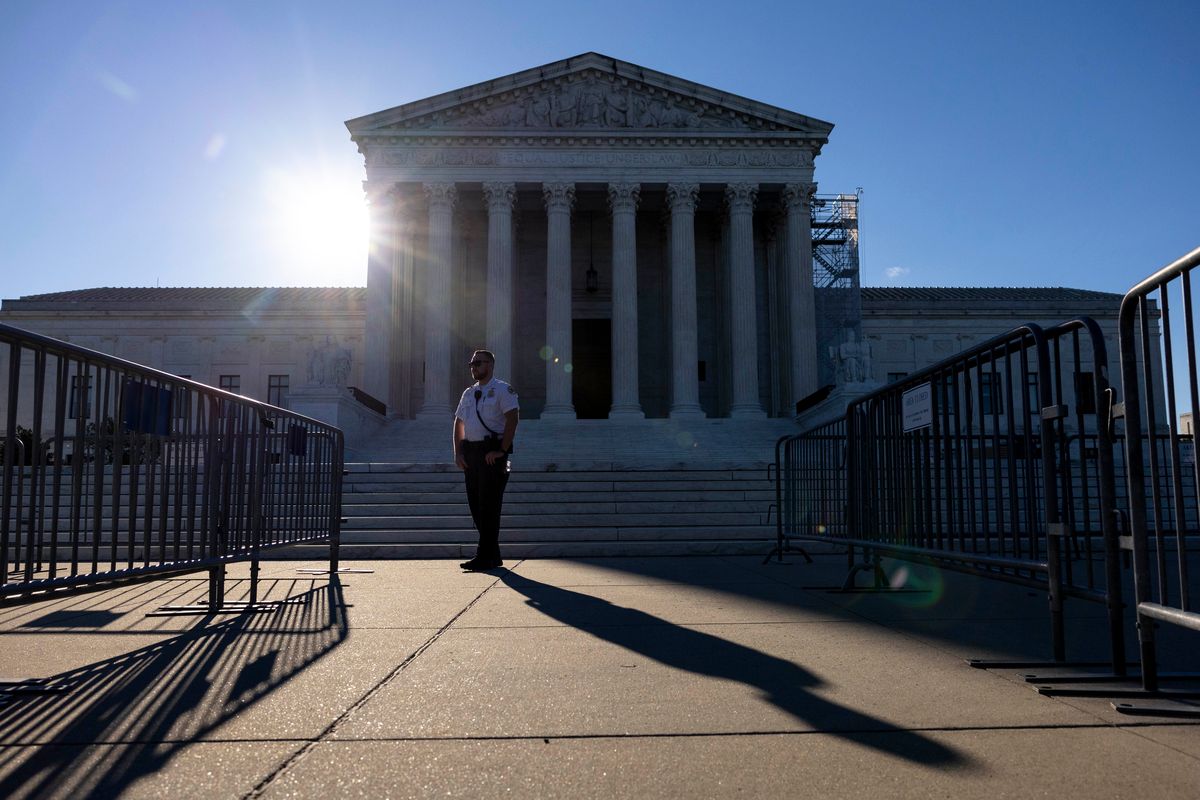 A police officer stands near the security gate at the Supreme Court the day the court ruled on former president Donald Trump’s immunity claim. MUST CREDIT: Amanda Andrade-Rhoades for The Washington Post 