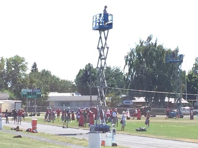 (The Cougars preparing for their first 2015 practice.)