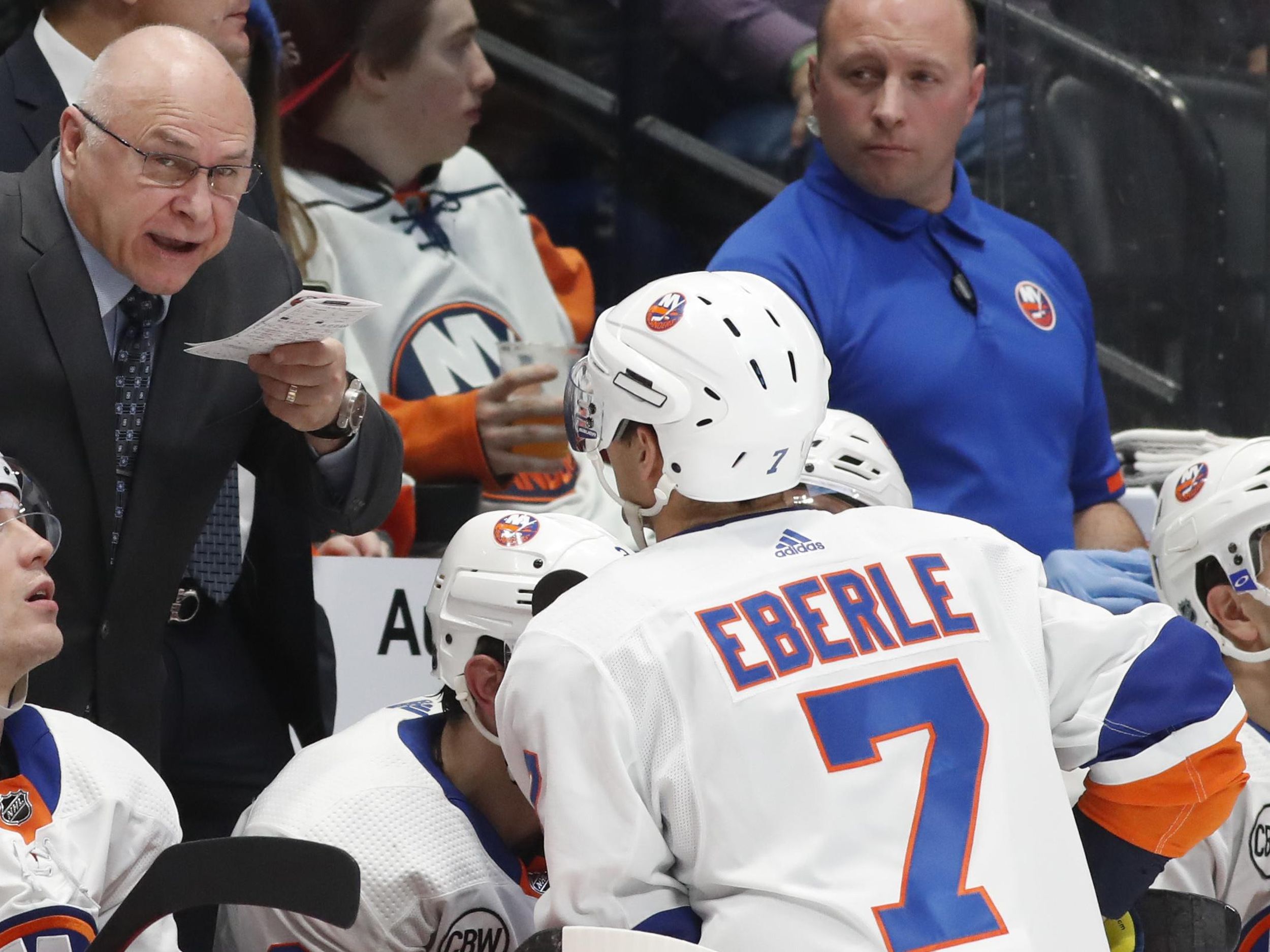 Barry Trotz: Islanders coach gets Stanley Cup ring, praises Capitals