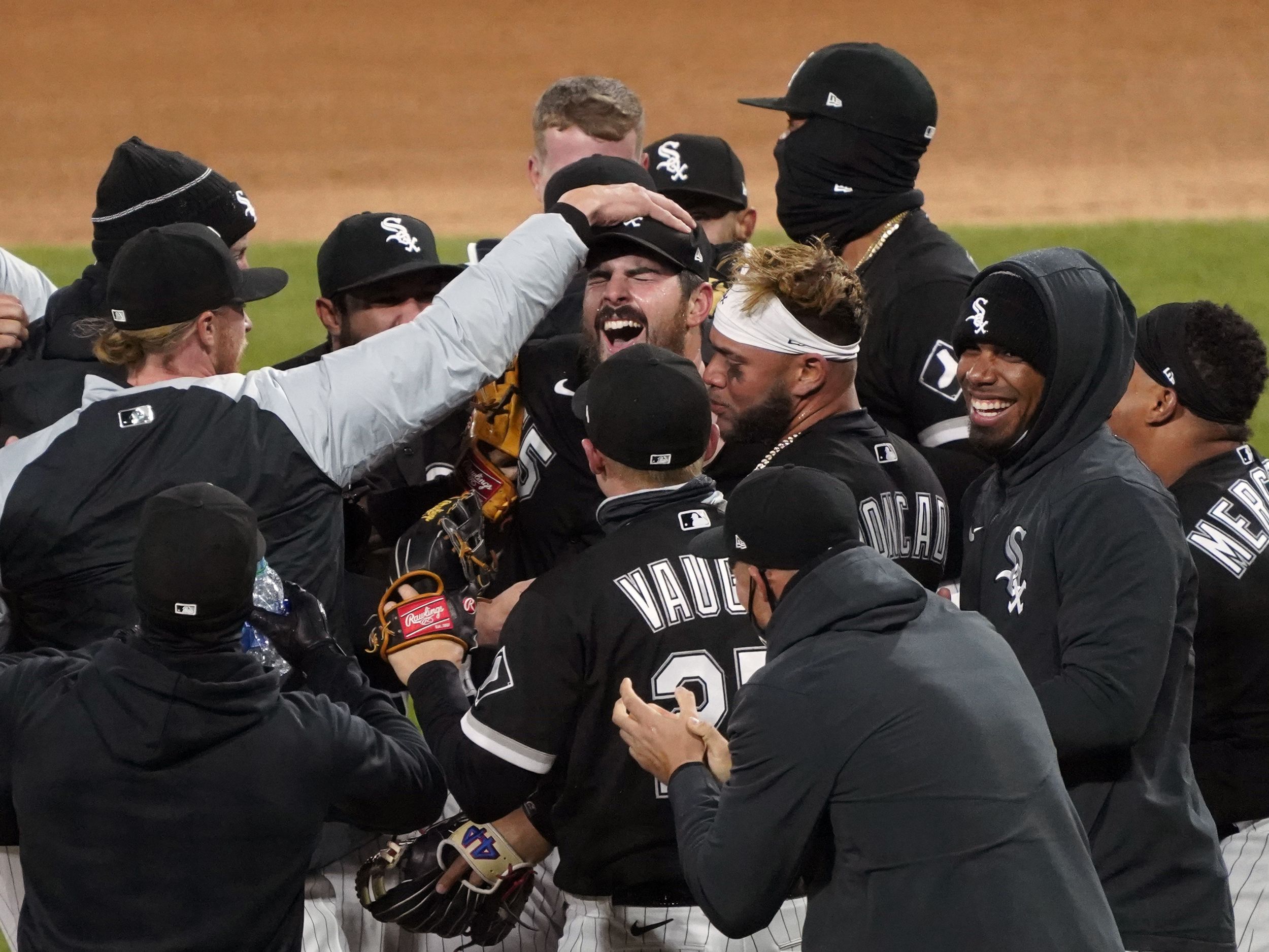 White Sox' Yermín Mercedes is in uniform tonight and not retiring